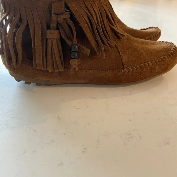 Minnetonka Moccasins - Picture 5 of 8